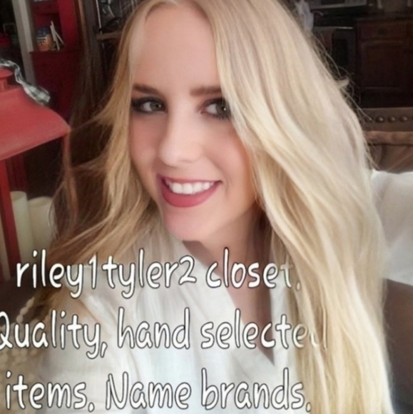 BKE Buckle Sabrina Cropped denim distressed Jeans Sz 27   Embroidery on pockets - Picture 8 of 8